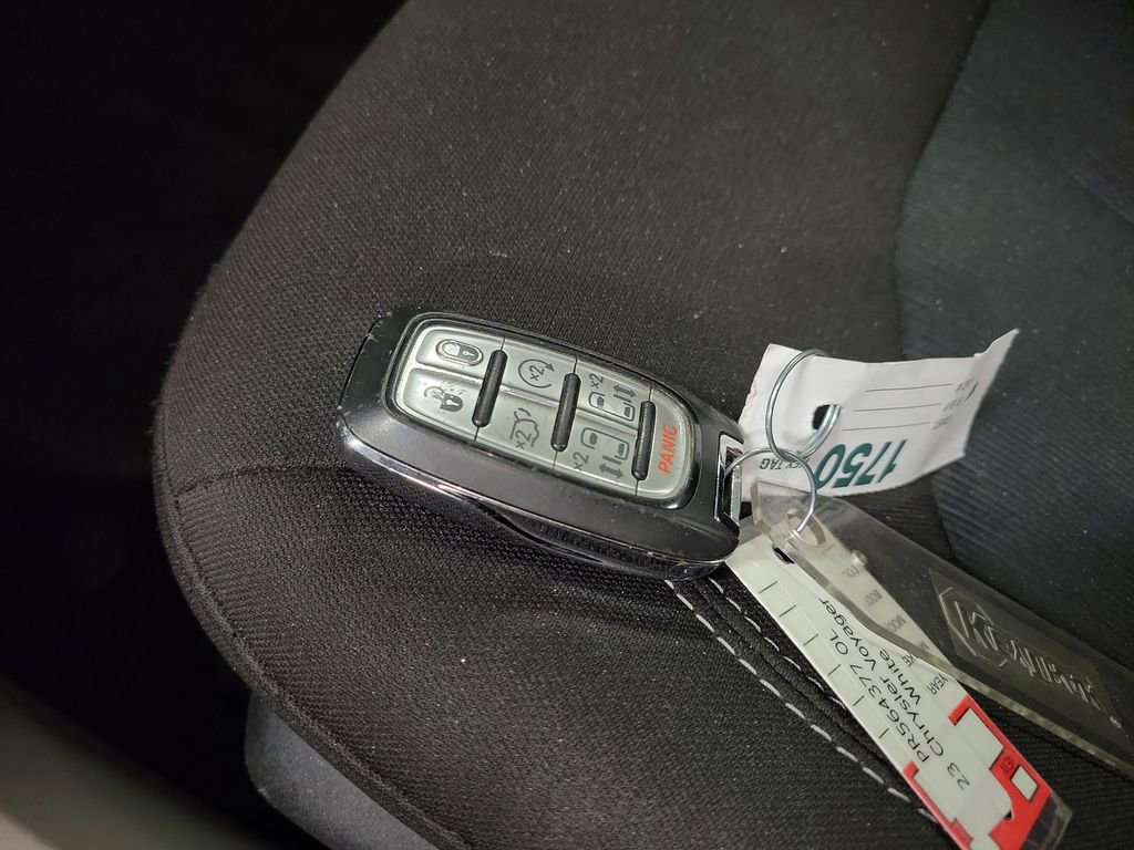 Used 2023 Chrysler Voyager LX image 15