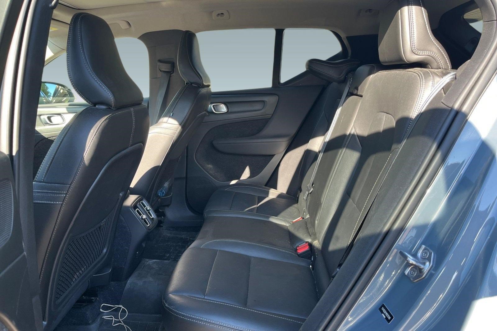 Used 2021 Volvo XC40 T5 Momentum w/ Premium Package AWD/4WD image 9