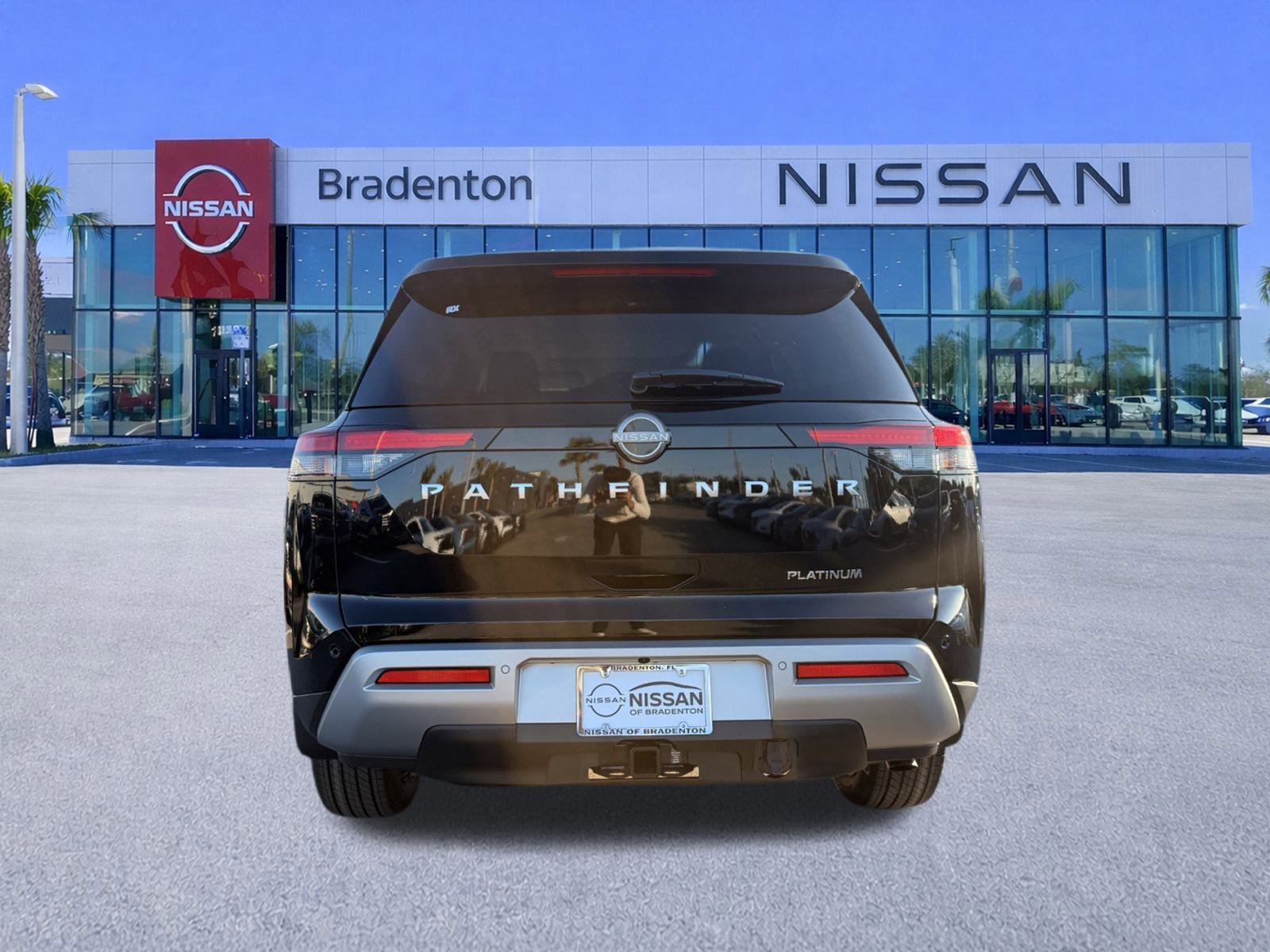 New 2025 Nissan Pathfinder Platinum image 5