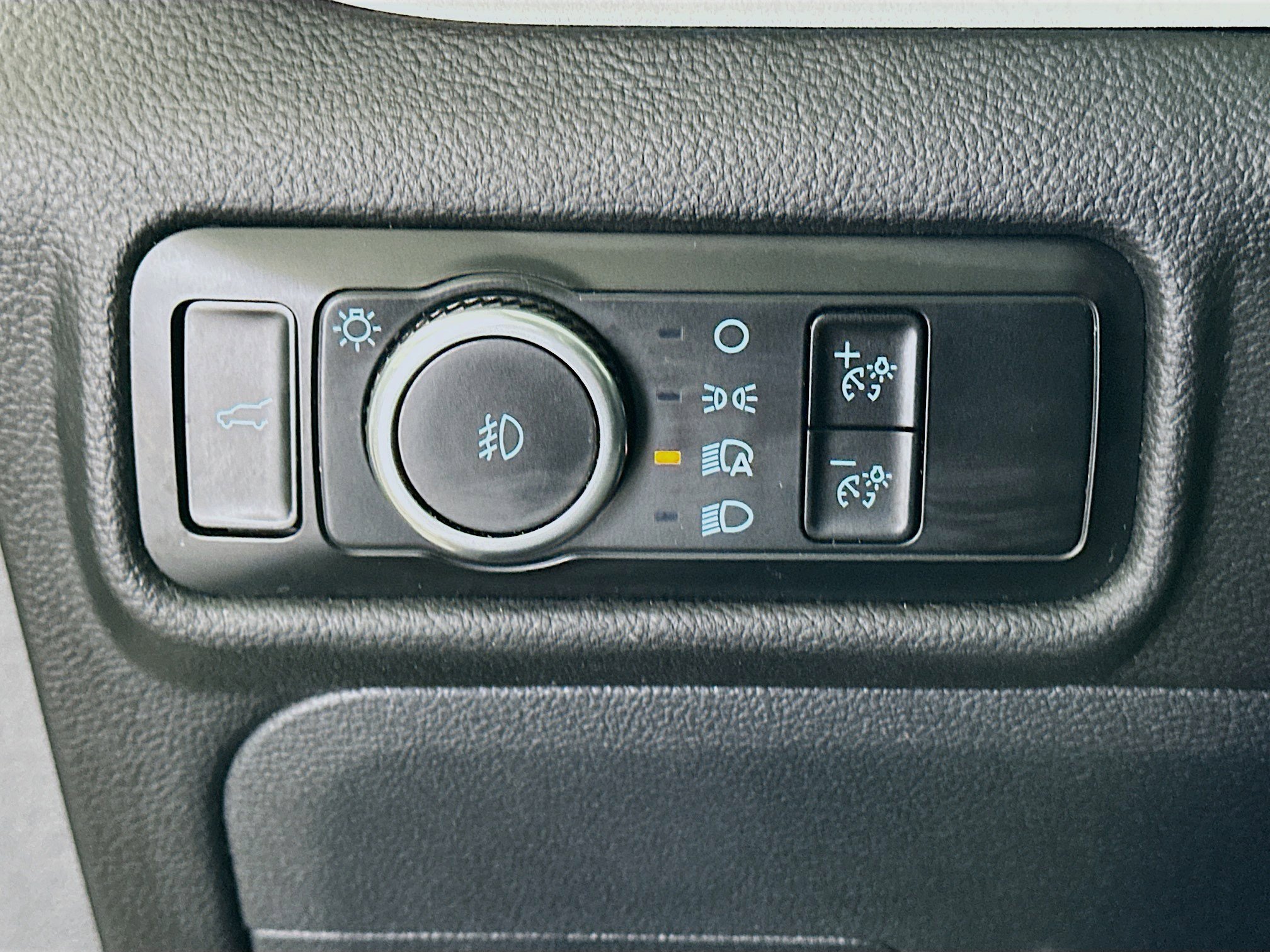 Used 2024 Ford Explorer XLT w/ Equipment Group 202A image 17