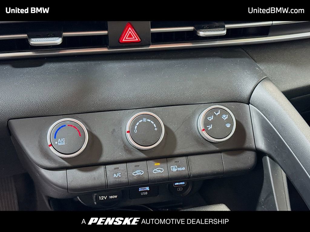 Used 2022 Hyundai Elantra SE FWD image 10