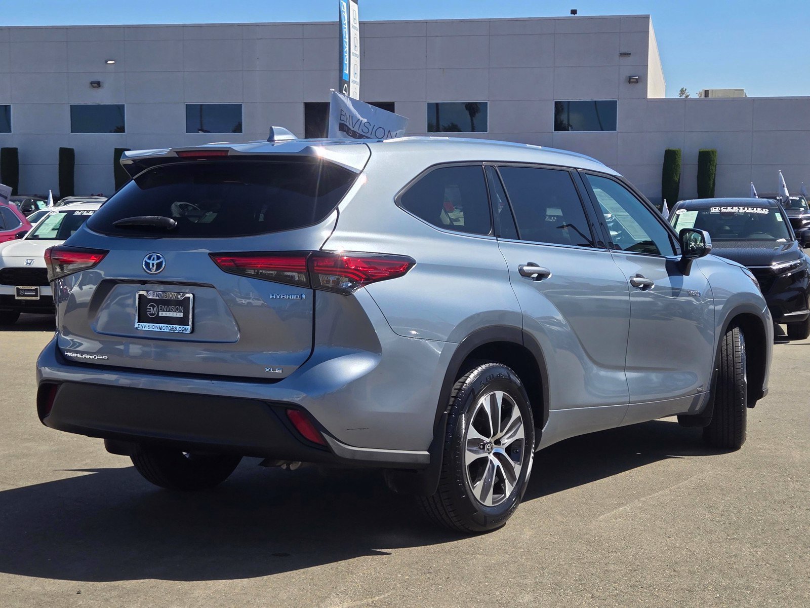 Used 2021 Toyota Highlander XLE AWD/4WD image 7