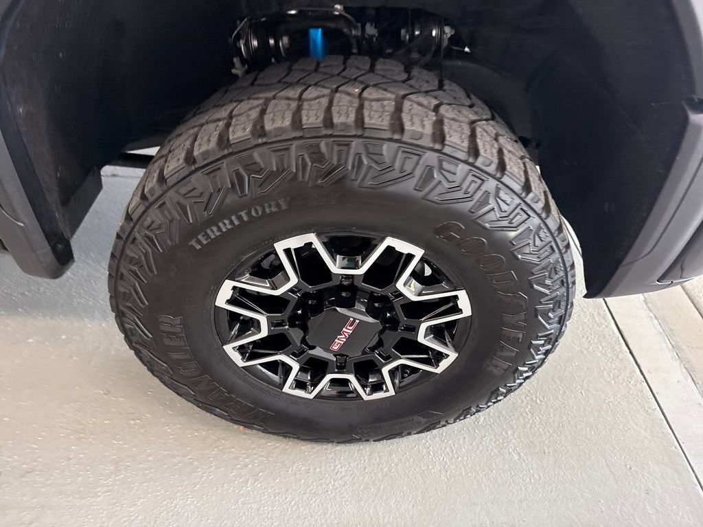 Used 2025 GMC Sierra 2500 AT4X AWD/4WD image 5
