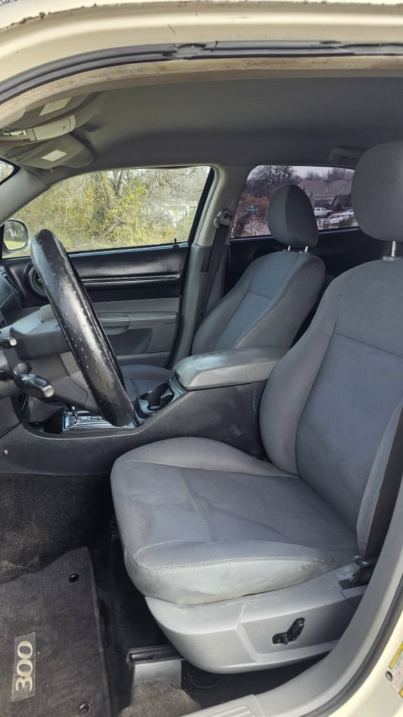 Used 2005 Dodge Magnum SE RWD image 6