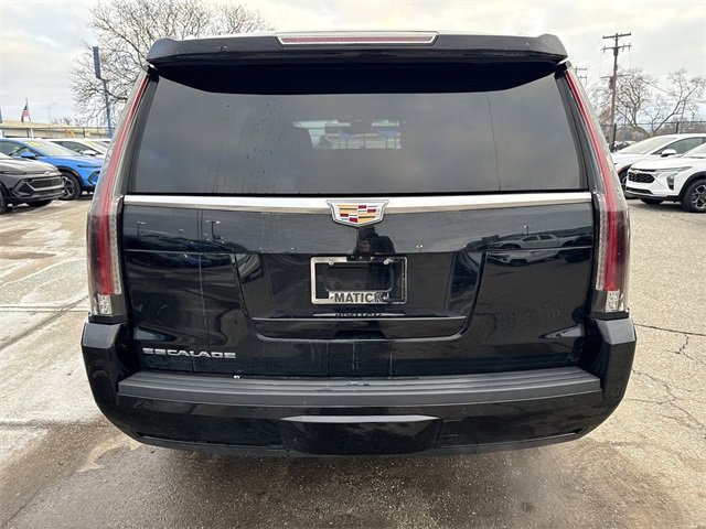 Used 2018 Cadillac Escalade Luxury image 3