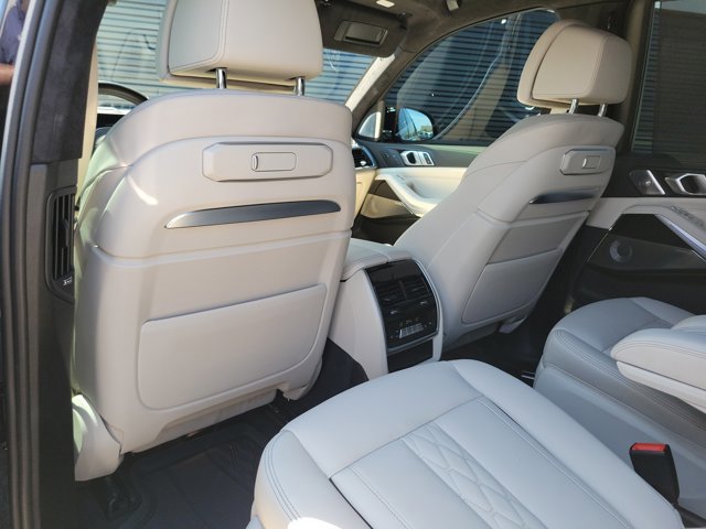 Used 2024 BMW X7 M60i AWD/4WD image 18