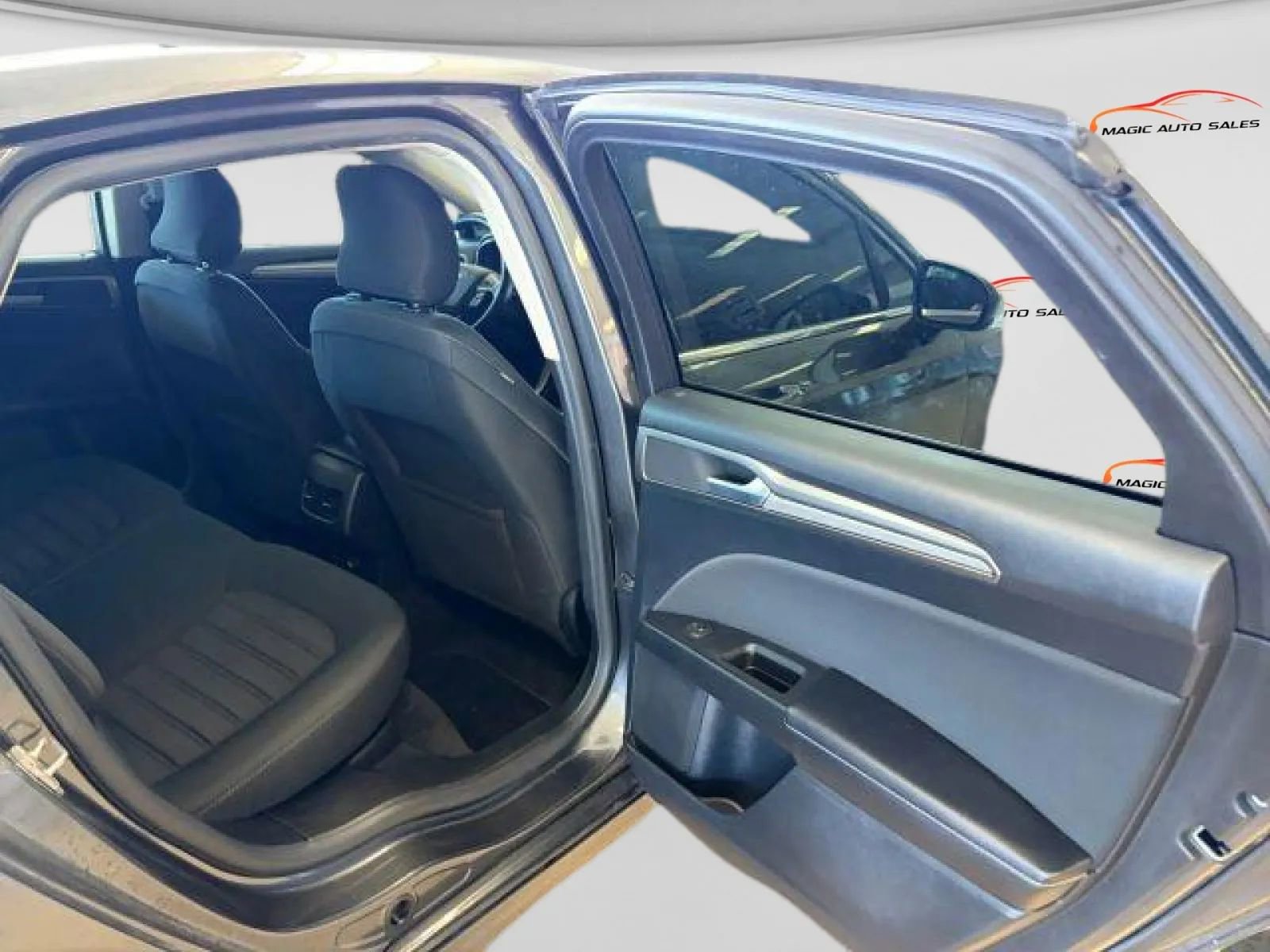 Used 2019 Ford Fusion SE image 13