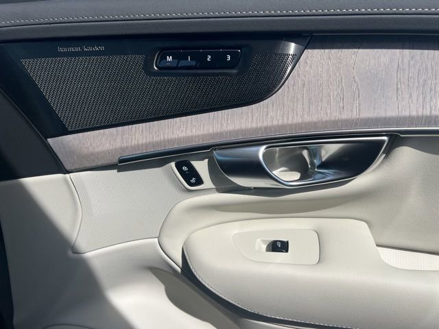 New 2026 Volvo XC90 B6 Ultra w/ Protection Package image 33