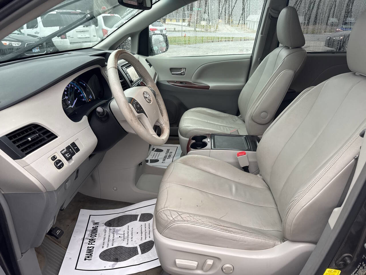 Used 2012 Toyota Sienna XLE image 16