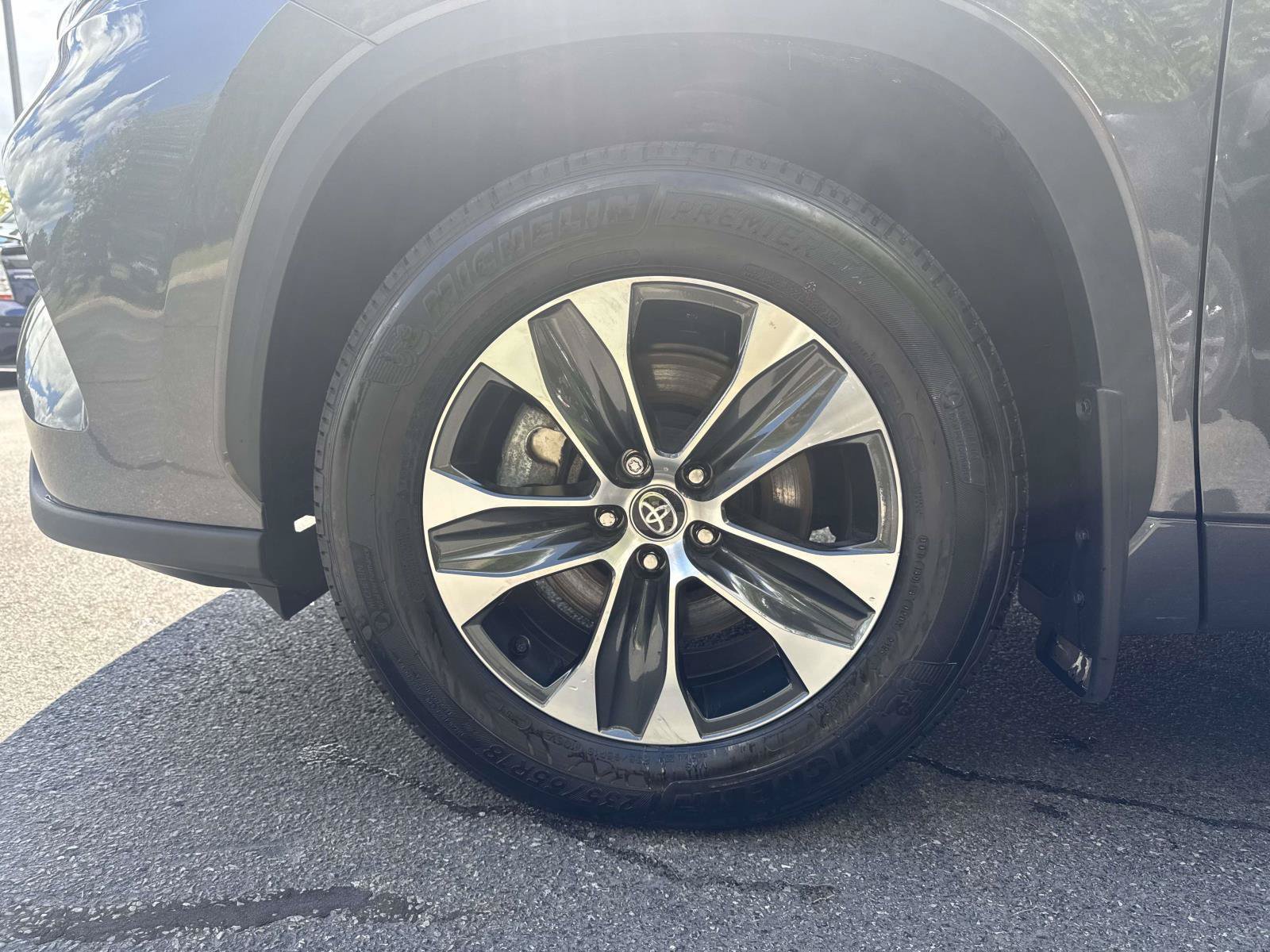 Certified 2025 Toyota Highlander XLE AWD/4WD image 9