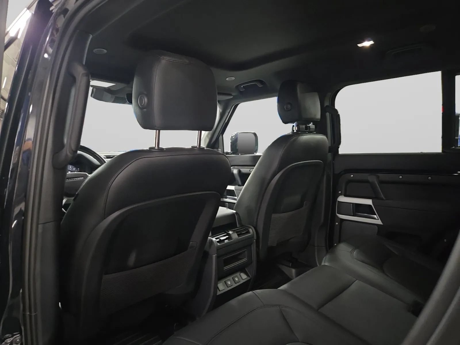 Used 2023 Land Rover Defender 110 S AWD/4WD image 26