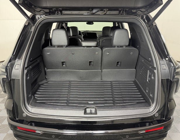 Certified 2025 Chevrolet Traverse High Country FWD image 8