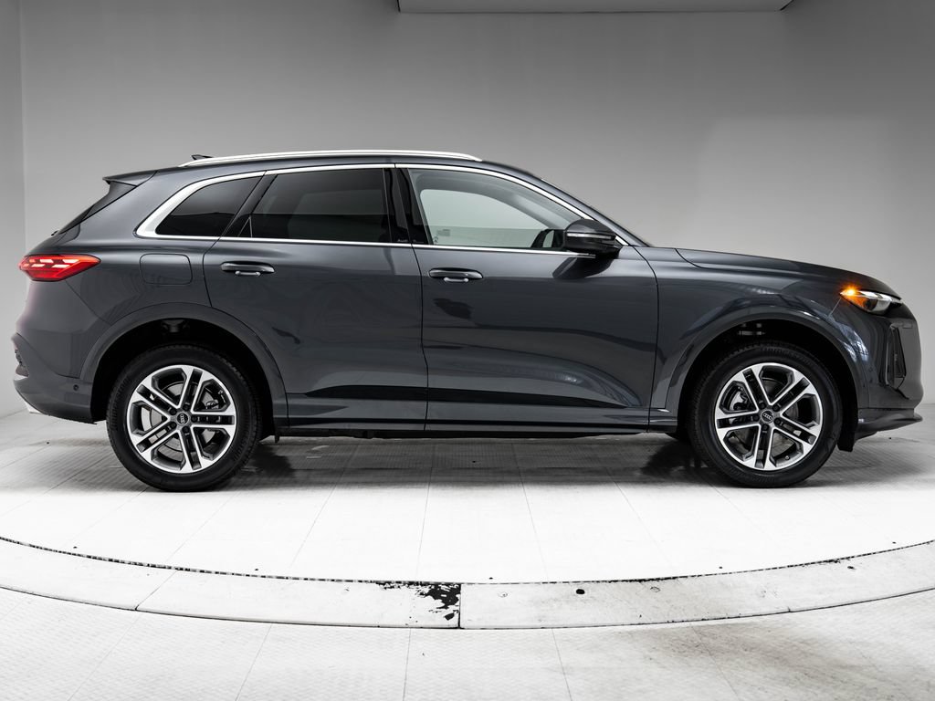 Certified 2025 Audi Q5 Premium w/ 19" Wheel Package AWD/4WD image 32