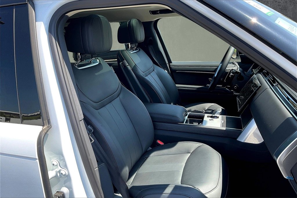 New 2025 Land Rover Range Rover Long Wheelbase SE image 10