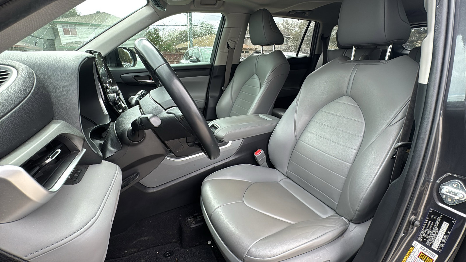 Used 2020 Toyota Highlander XLE image 14