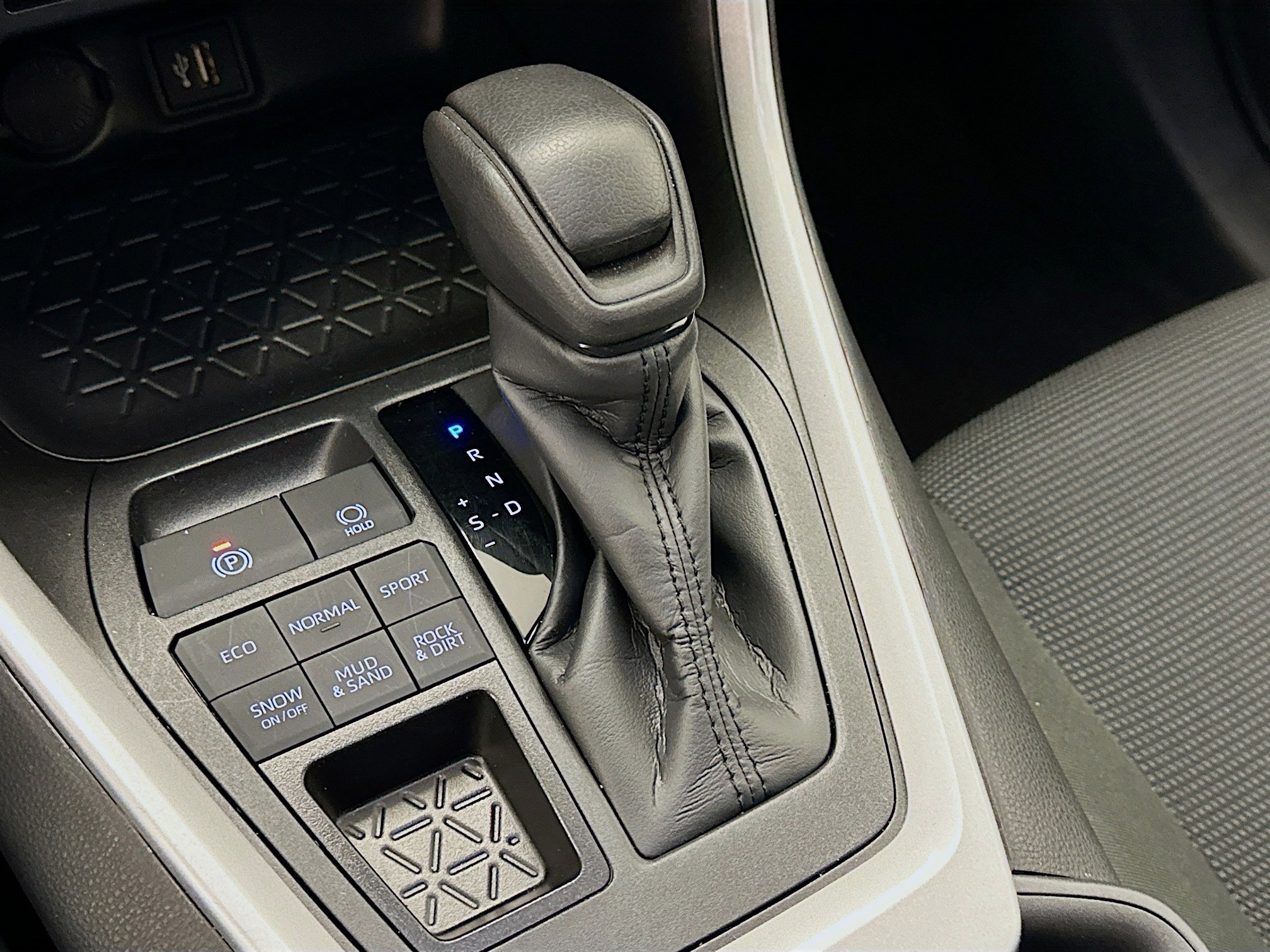 Used 2025 Toyota RAV4 LE image 25