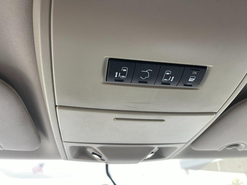 Used 2016 Chrysler Town & Country Touring w/ Driver Convenience Group image 28