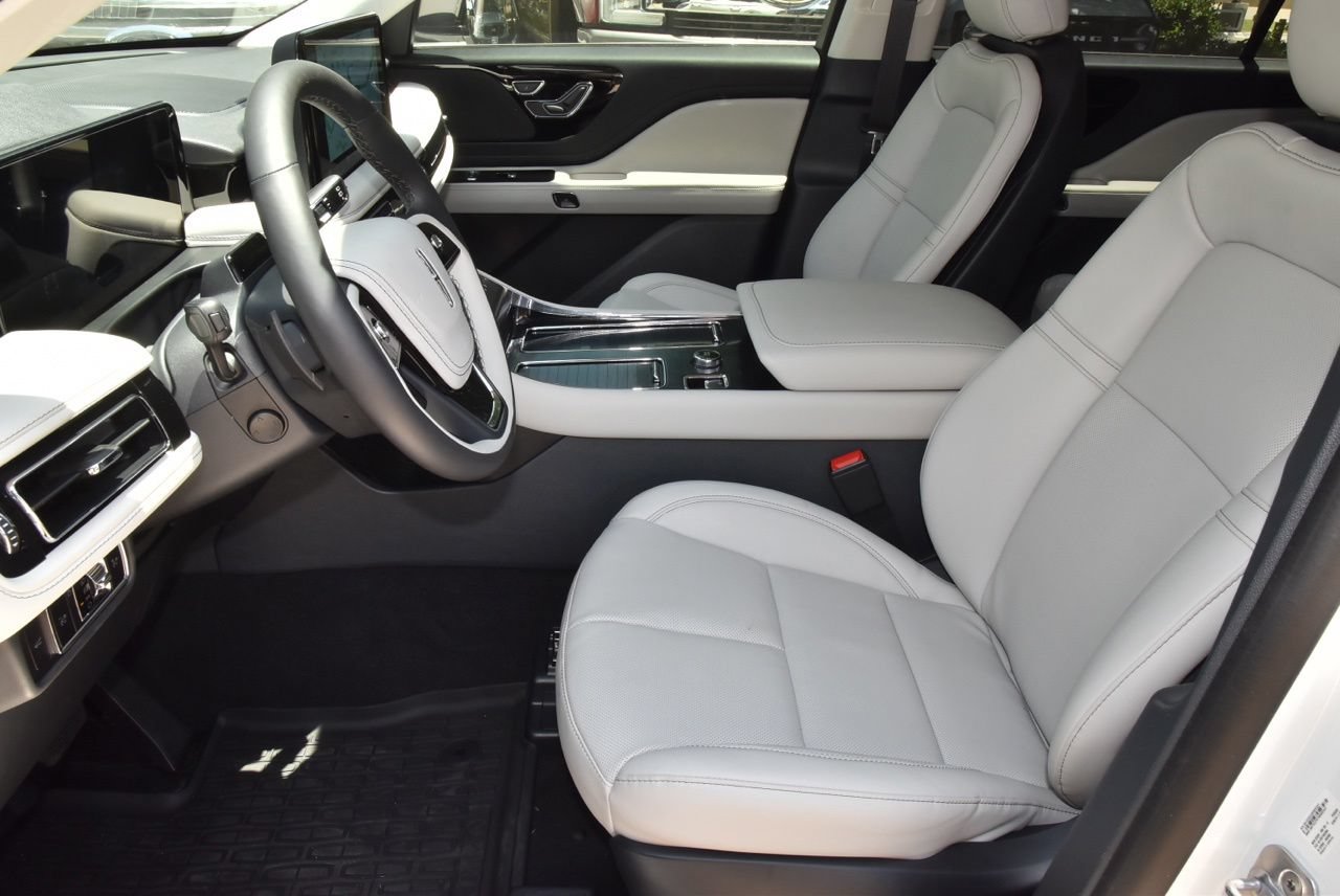 New 2026 Lincoln Aviator 2WD image 13