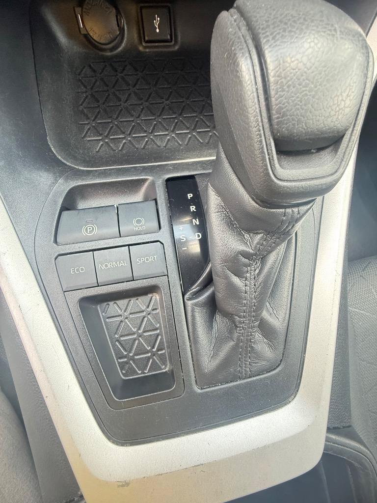 Used 2020 Toyota RAV4 XLE FWD image 17