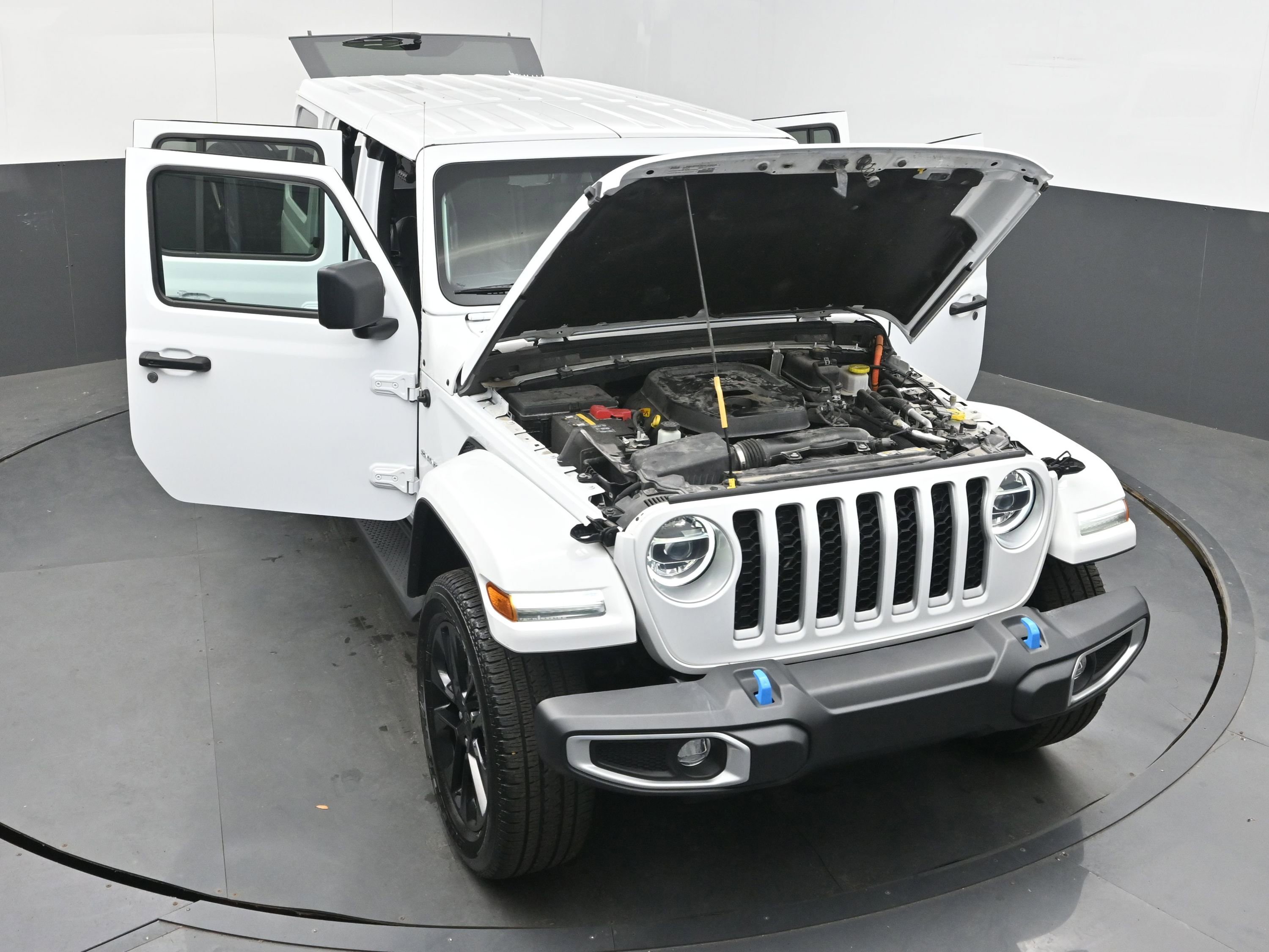 Used 2022 Jeep Wrangler Unlimited Sahara w/ Cold Weather Group AWD/4WD image 42