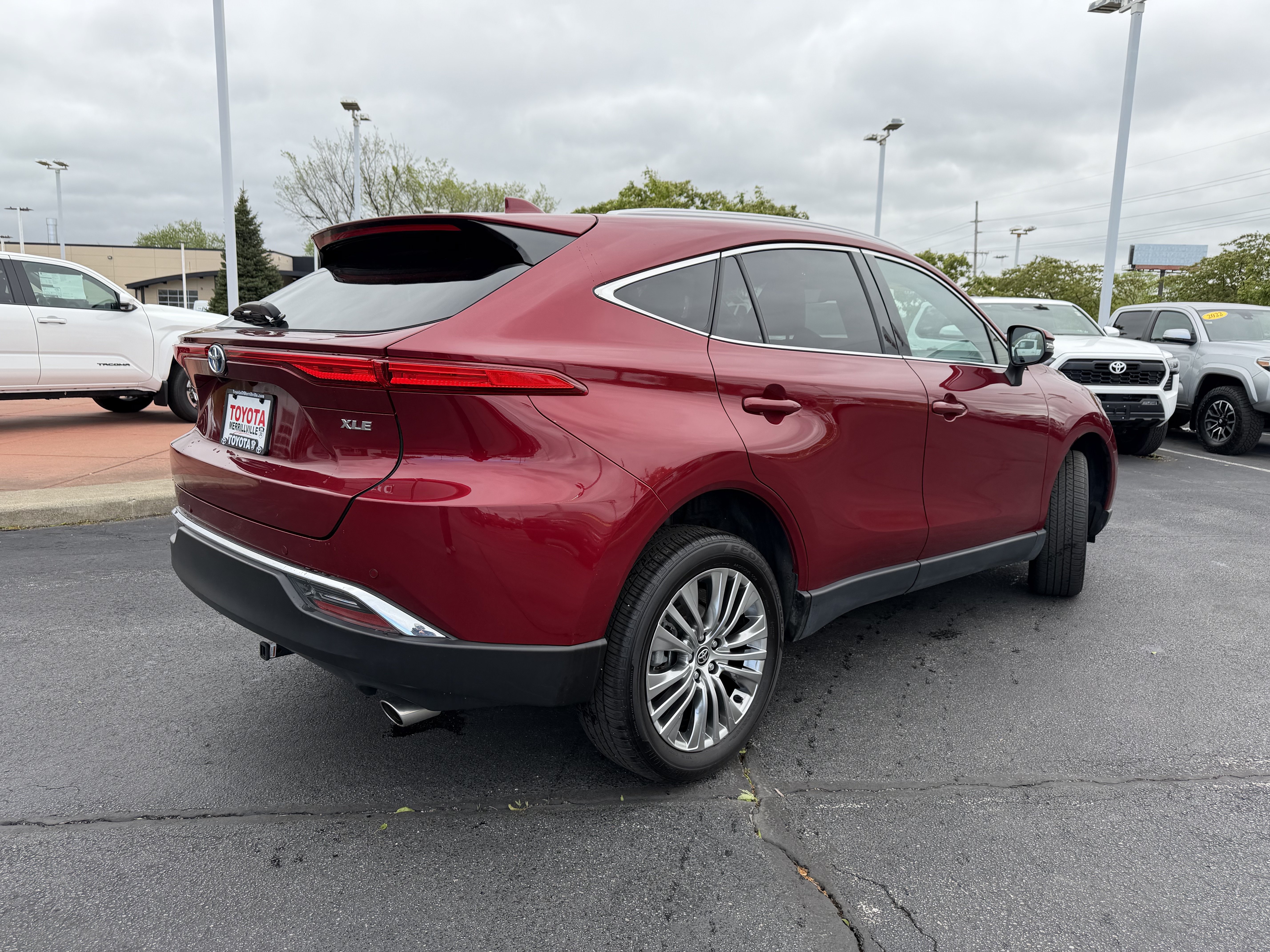 Certified 2024 Toyota Venza XLE AWD/4WD image 9