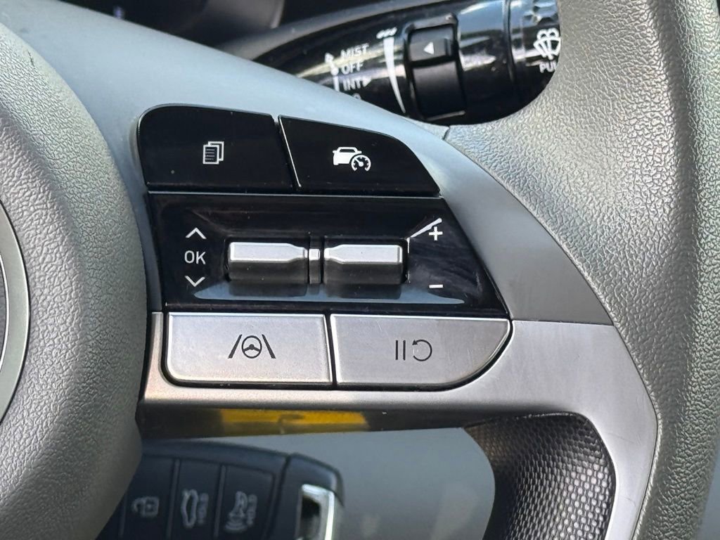 Used 2024 Hyundai Elantra SE image 23