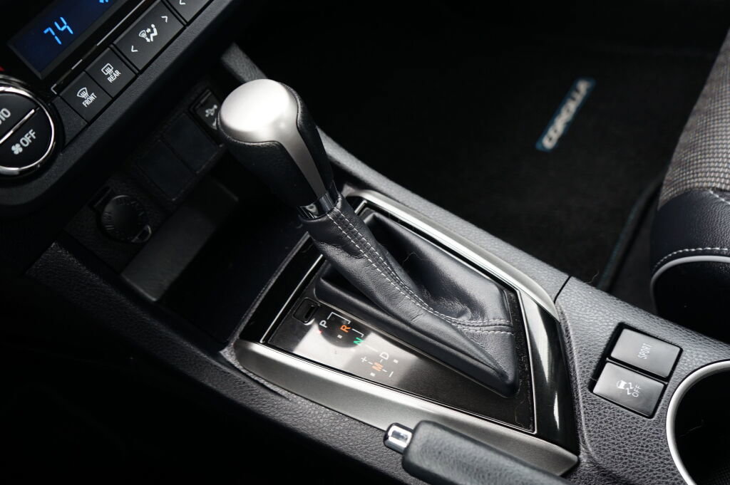 Used 2016 Toyota Corolla S image 16