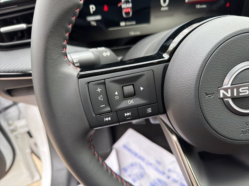 Used 2025 Nissan Kicks SR FWD image 18