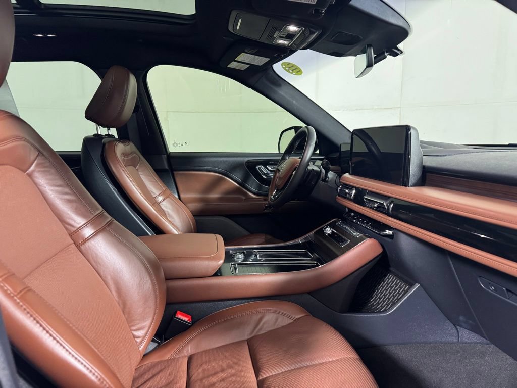 Certified 2025 Lincoln Aviator Reserve w/ Jet Appearance Package AWD/4WD image 14