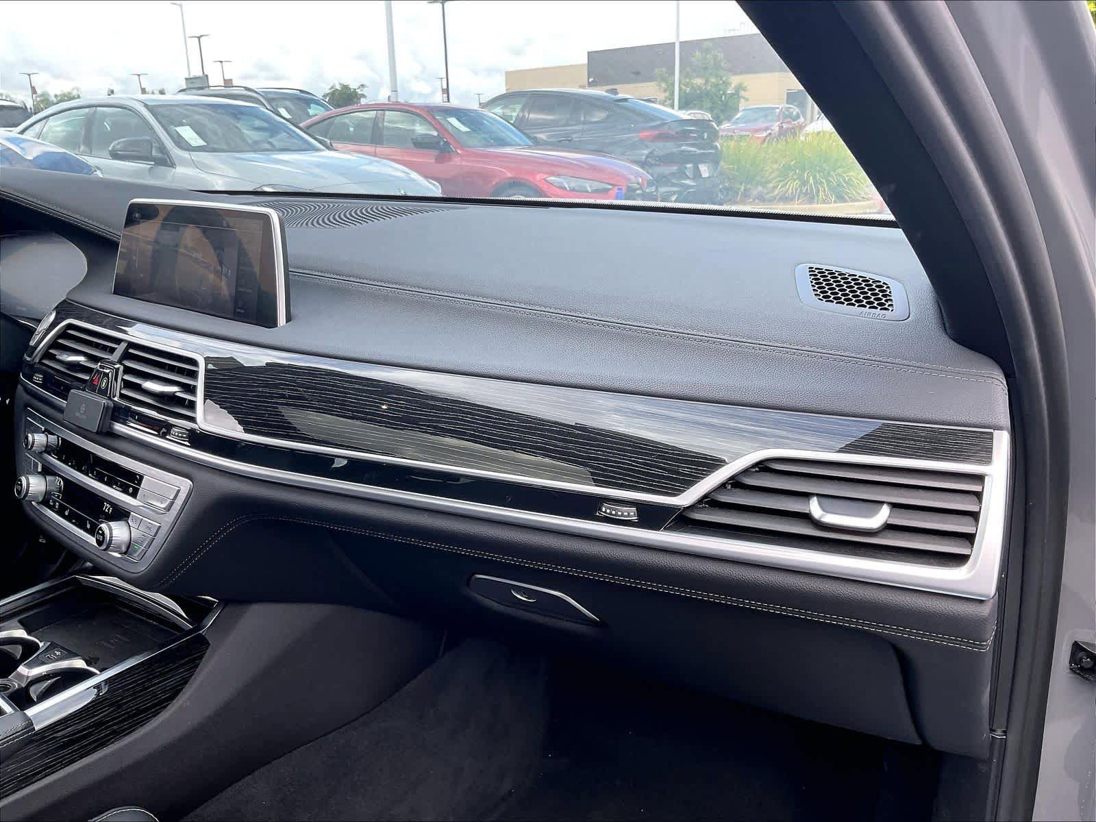 Used 2022 BMW 740i w/ M Sport Package RWD image 16