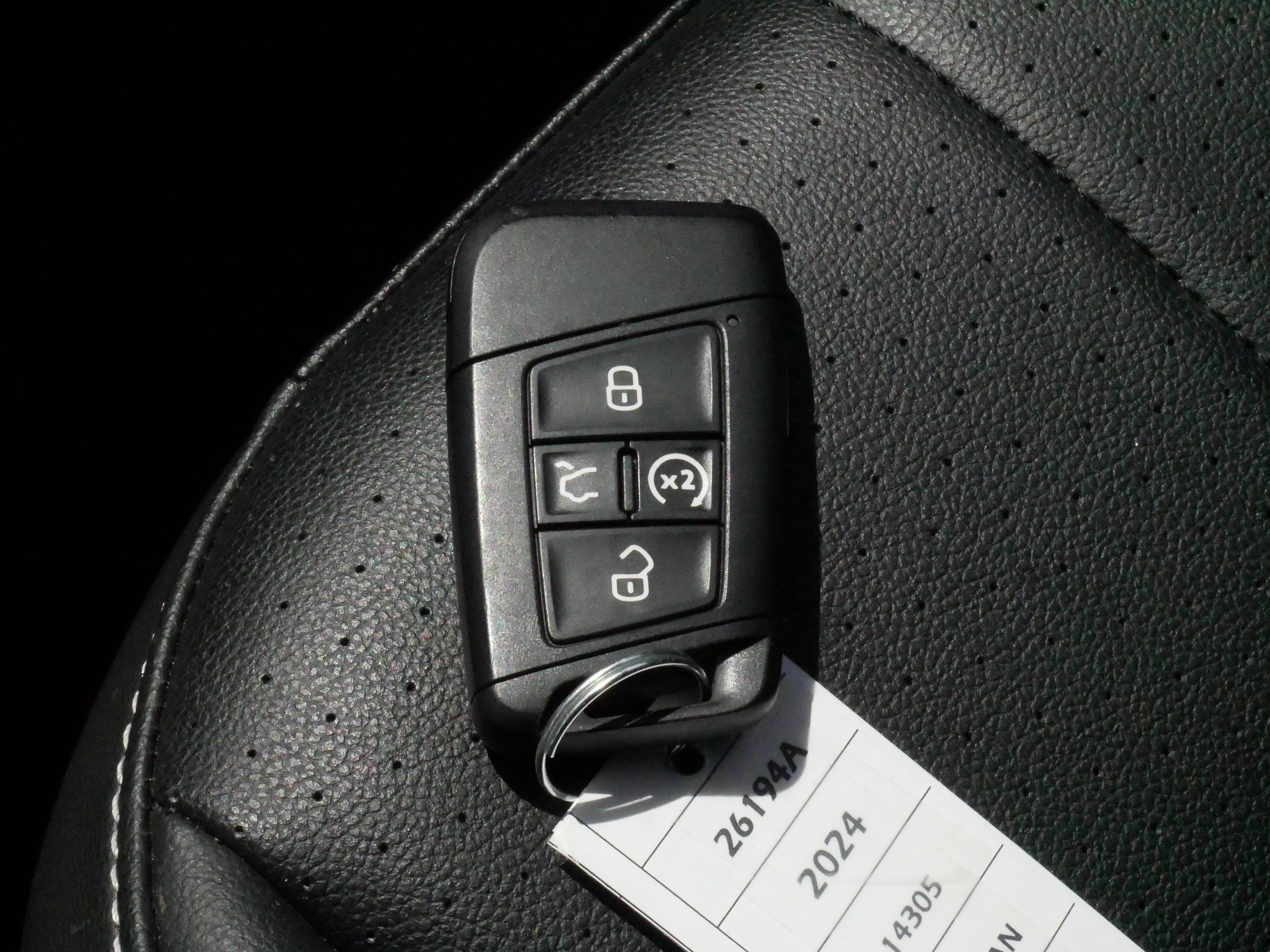 Used 2024 Volkswagen Tiguan SE AWD/4WD image 30