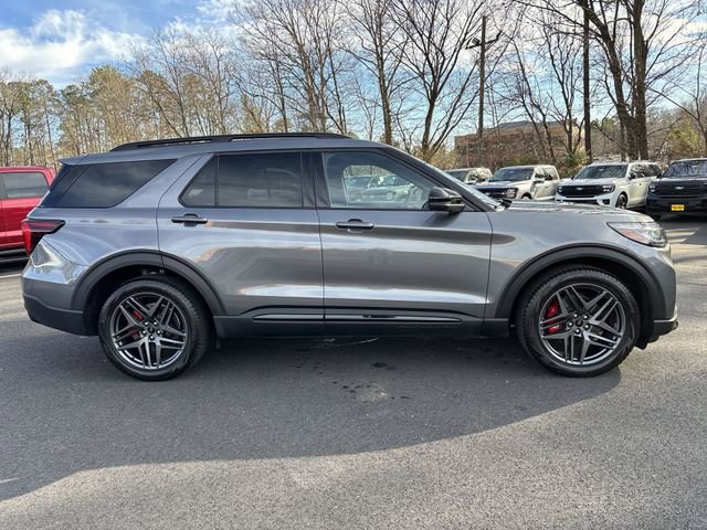 Certified 2025 Ford Explorer ST image 9