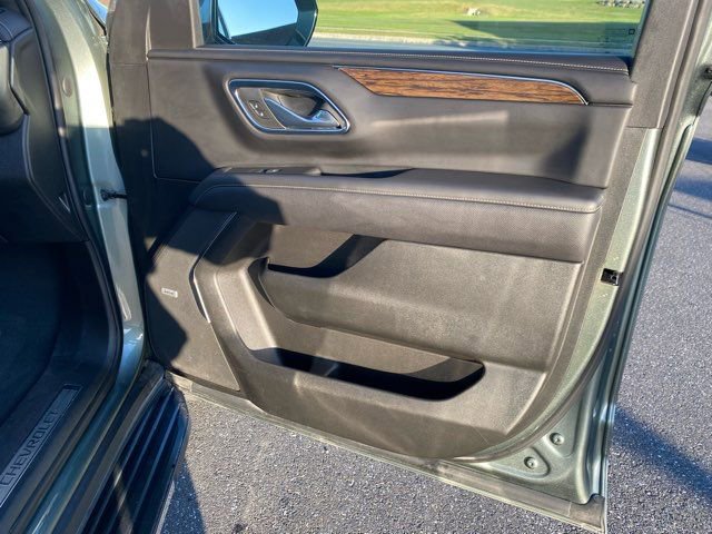 Used 2023 Chevrolet Suburban Premier image 23