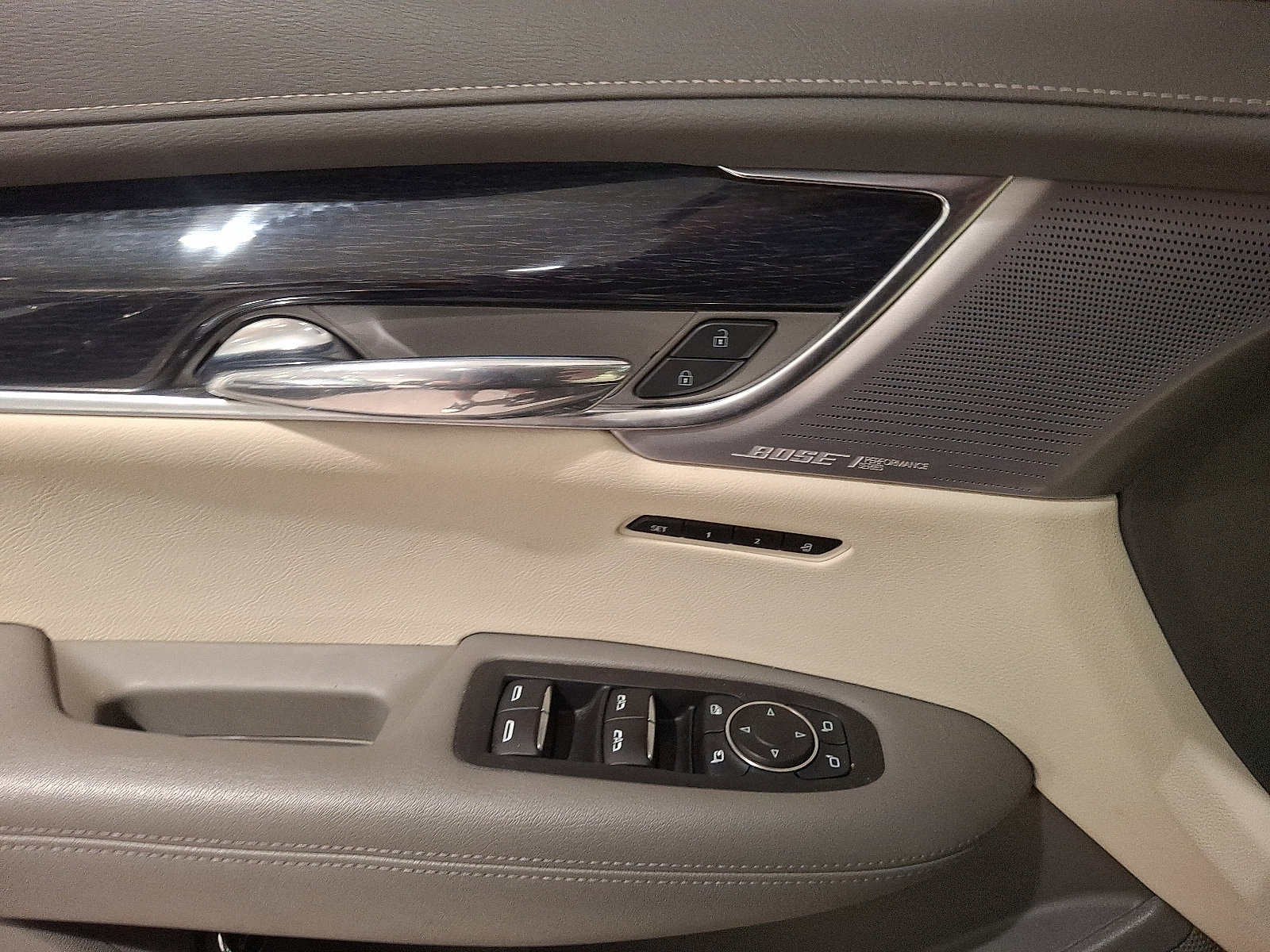 Used 2022 Cadillac XT6 Premium Luxury w/ Technology Package image 10