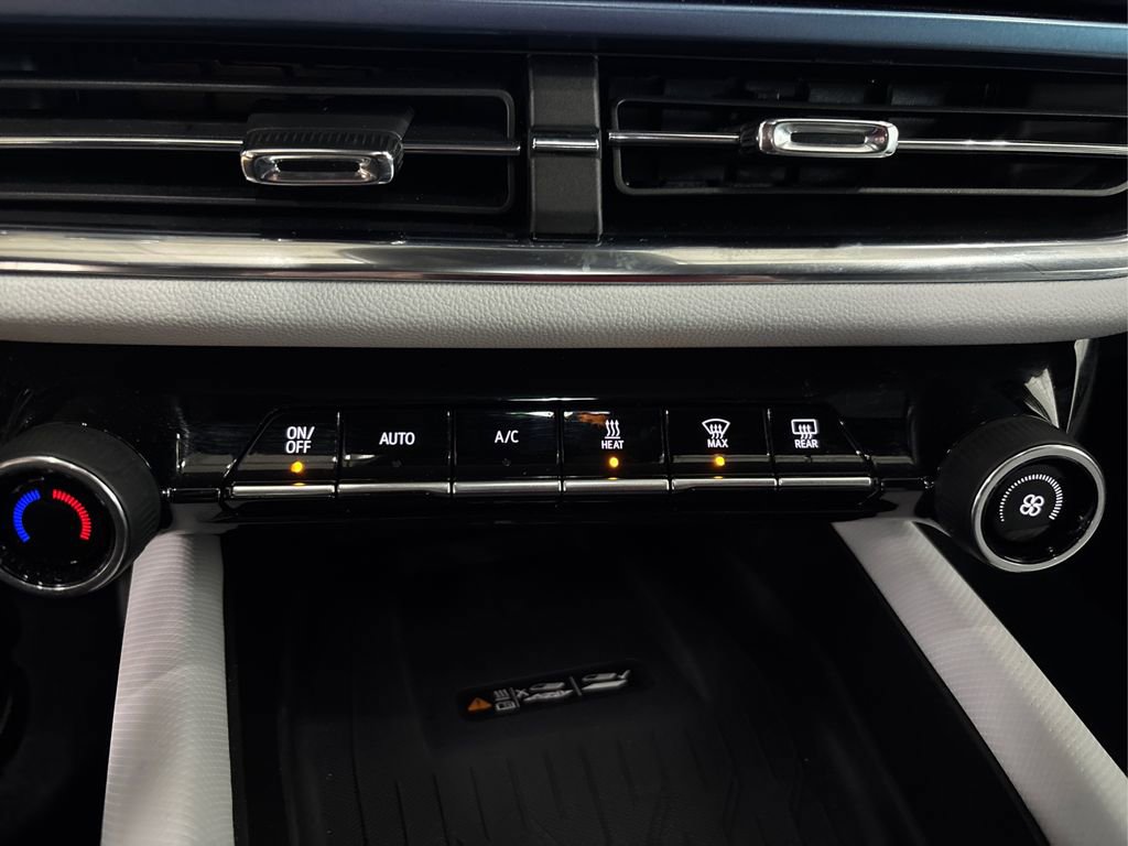 Used 2025 Chevrolet Equinox EV LT image 32