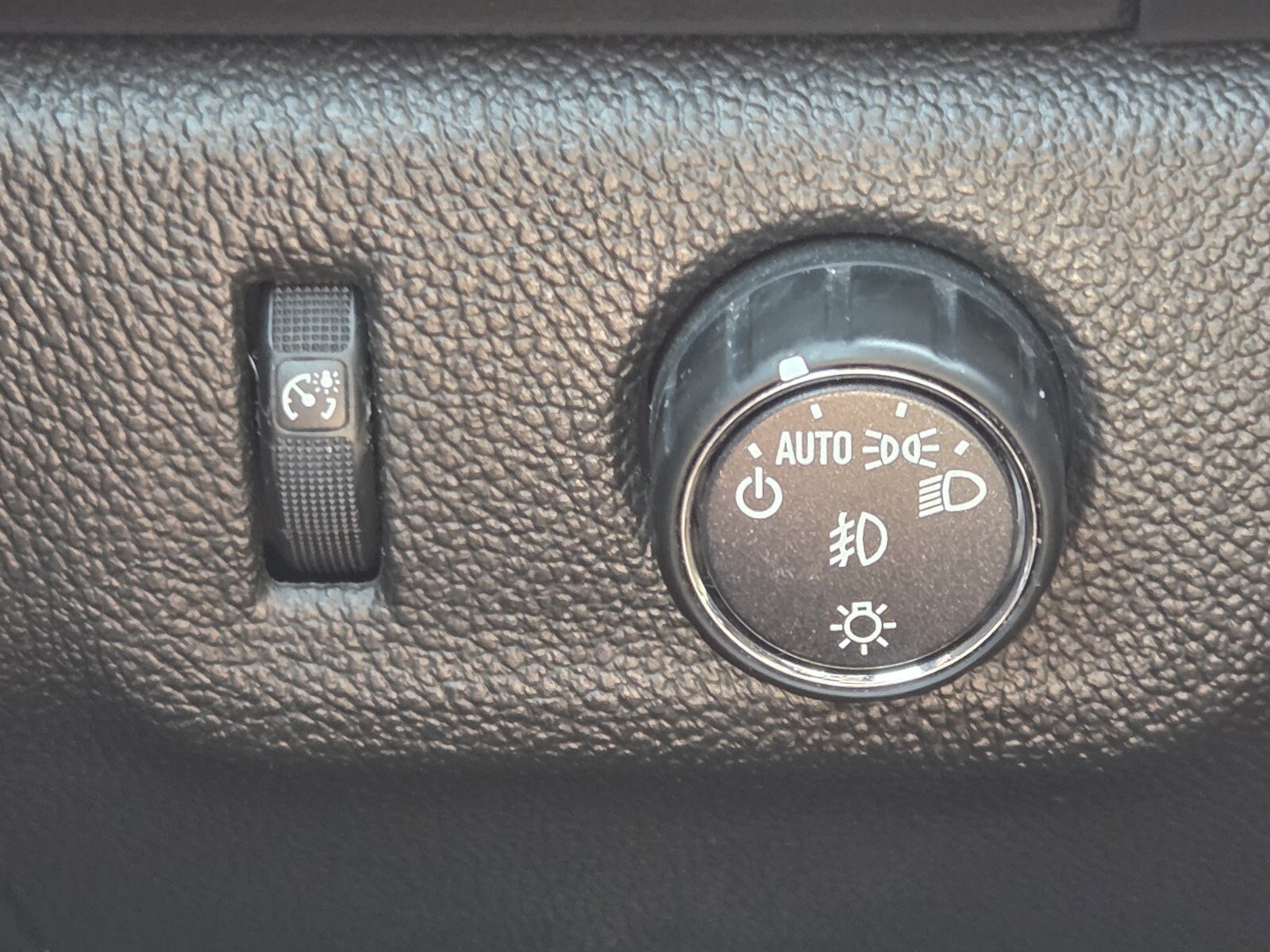 Used 2016 GMC Canyon SLE RWD image 17