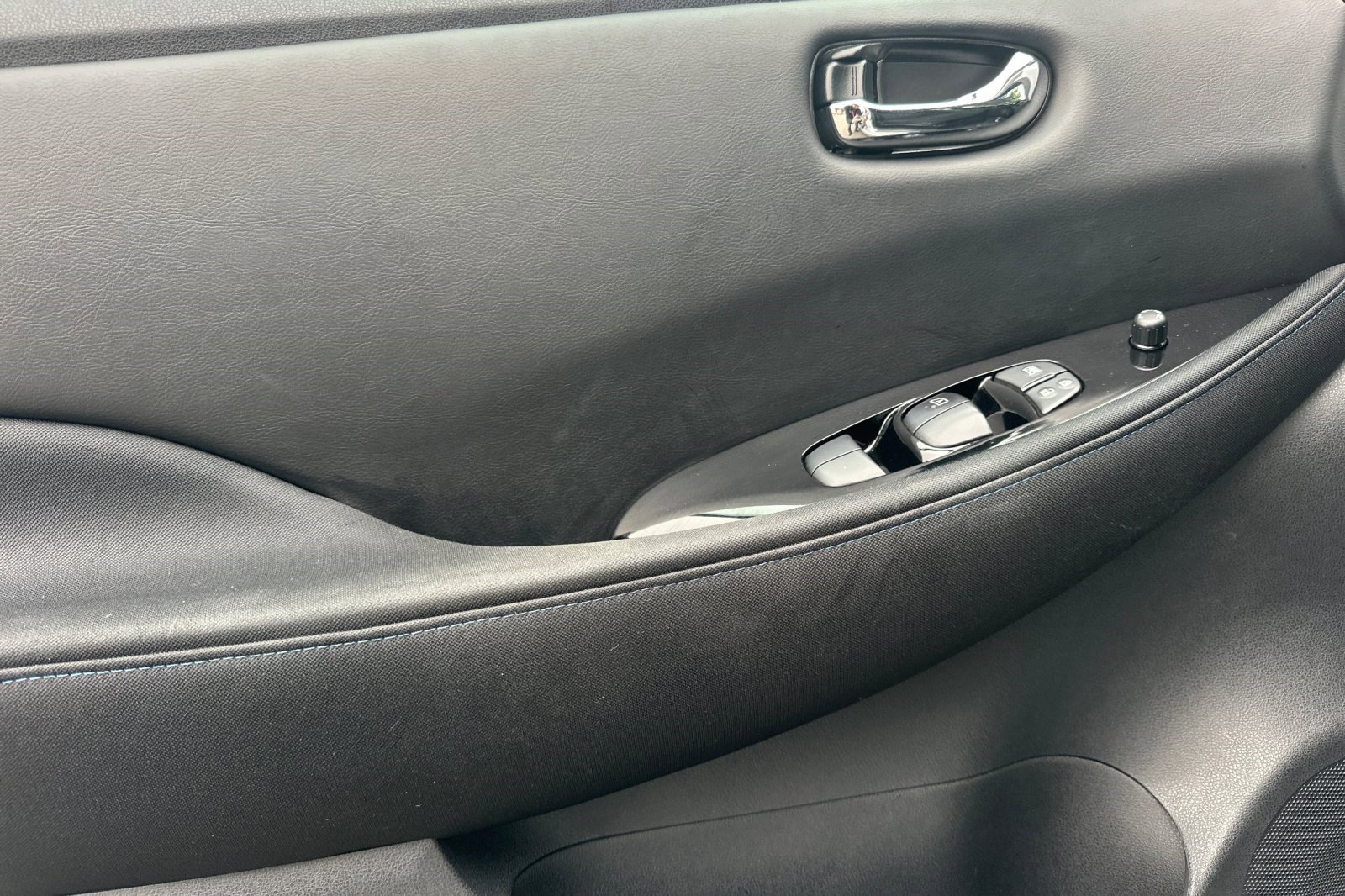 Used 2019 Nissan Leaf SV w/ SV All Weather Package image 12