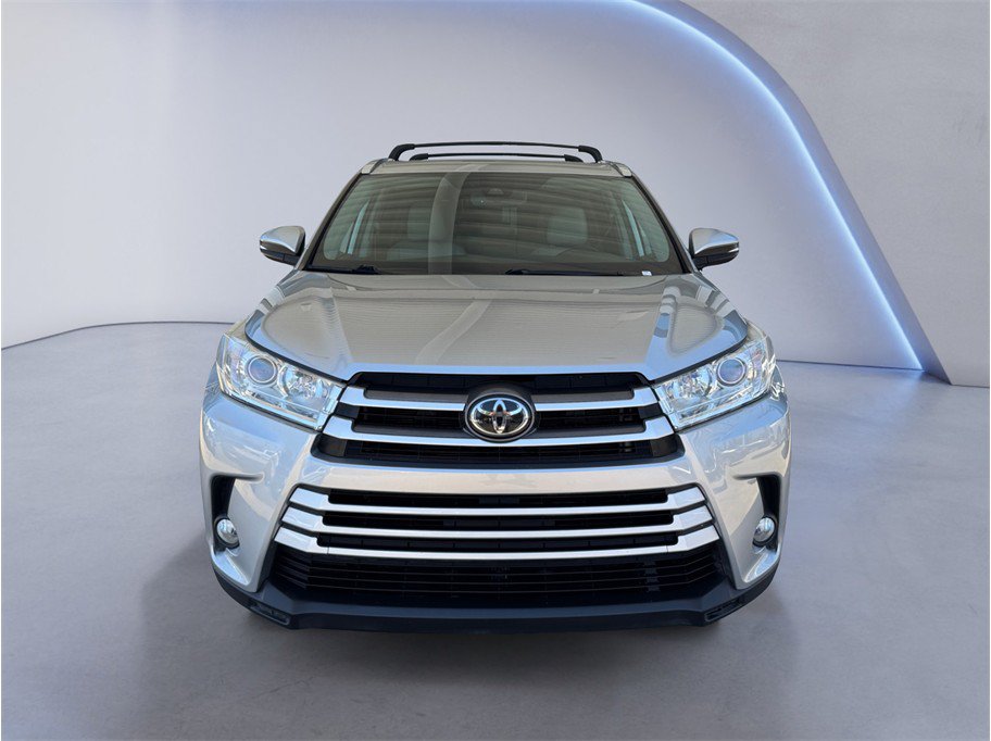 Used 2019 Toyota Highlander XLE AWD/4WD image 2
