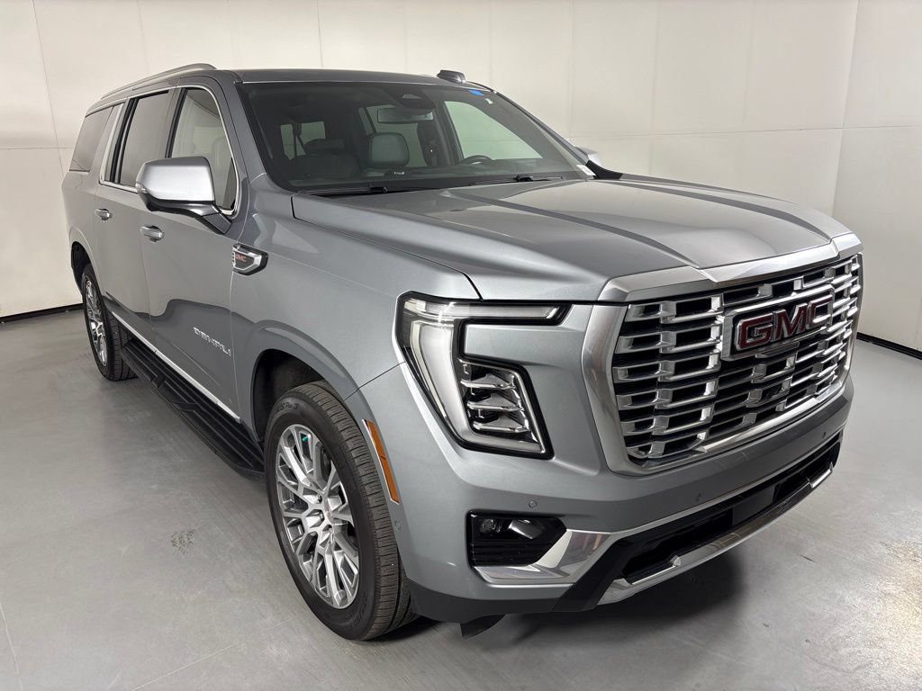 Used 2025 GMC Yukon XL Denali AWD/4WD image 2