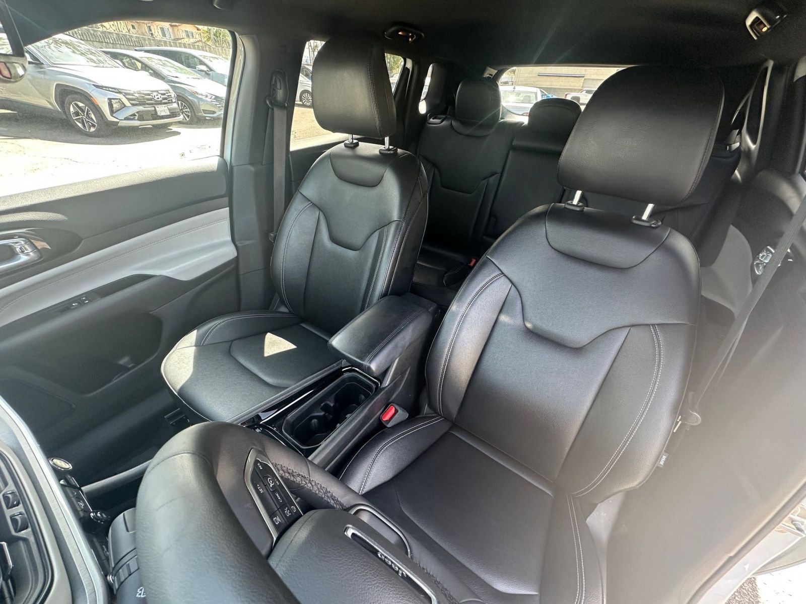 Used 2025 Jeep Compass Limited image 37