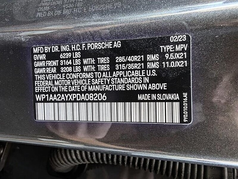 Used 2023 Porsche Cayenne w/ Premium Package AWD/4WD image 33