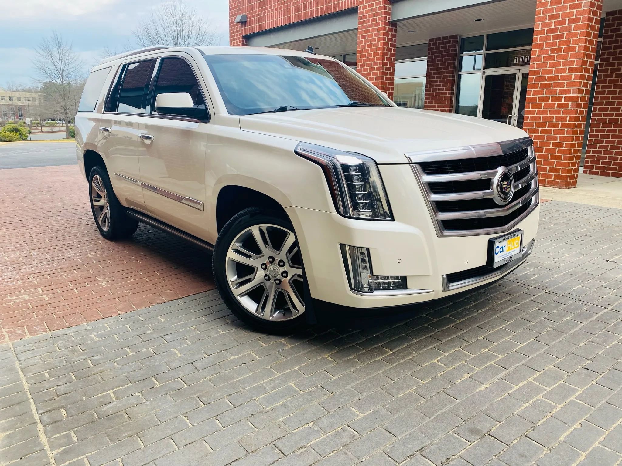 Used 2015 Cadillac Escalade Premium image 1