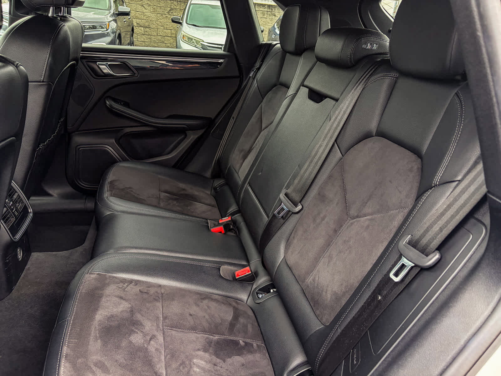 Used 2019 Porsche Macan AWD/4WD image 17