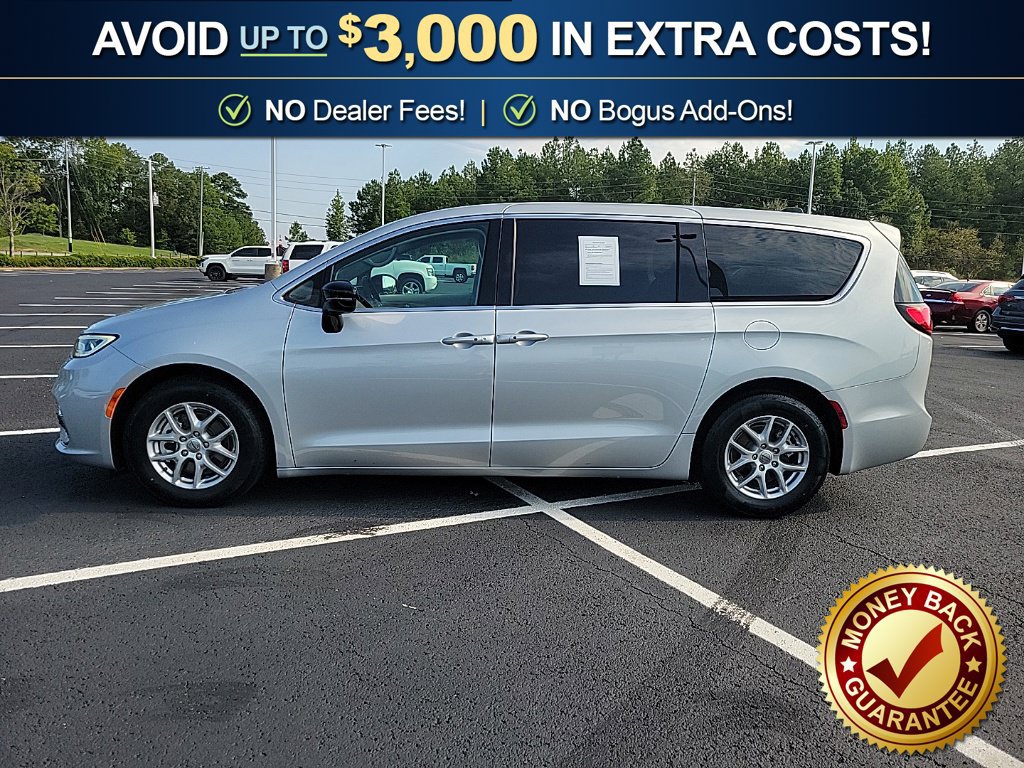 Used 2024 Chrysler Pacifica Touring-L FWD image 25