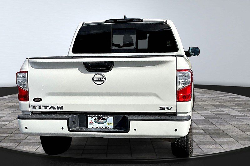 Used 2023 Nissan Titan SV image 4