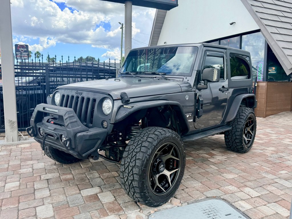 Used 2018 Jeep Wrangler Sahara w/ Connectivity Group AWD/4WD image 5