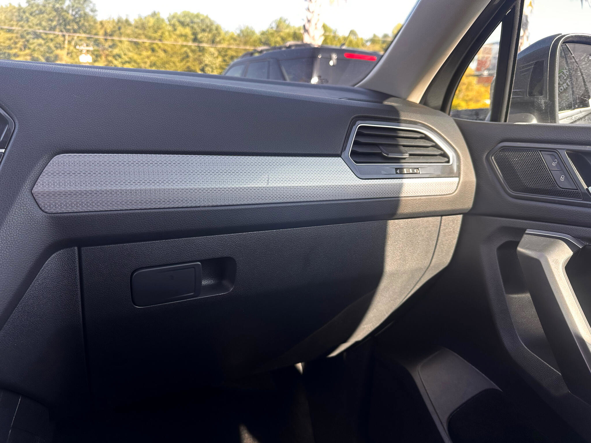 Used 2024 Volkswagen Tiguan S image 29