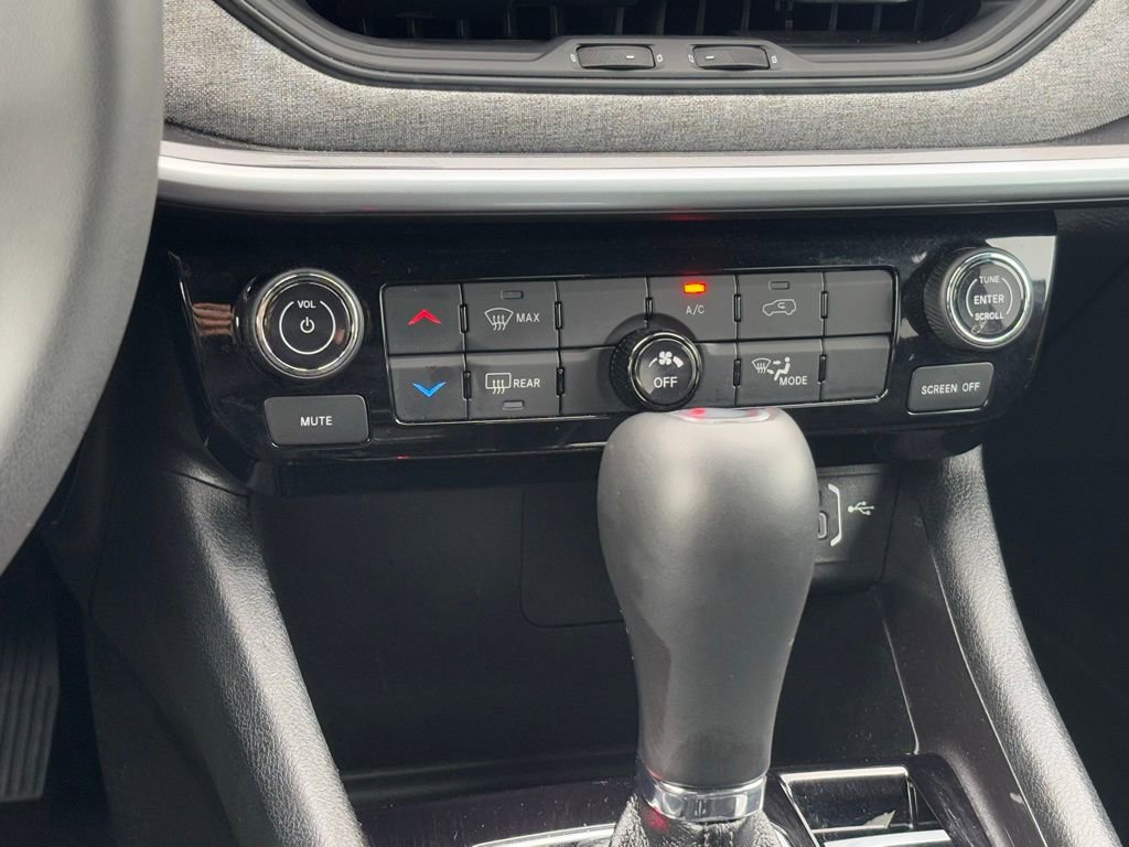 Used 2024 Jeep Compass Latitude AWD/4WD image 20