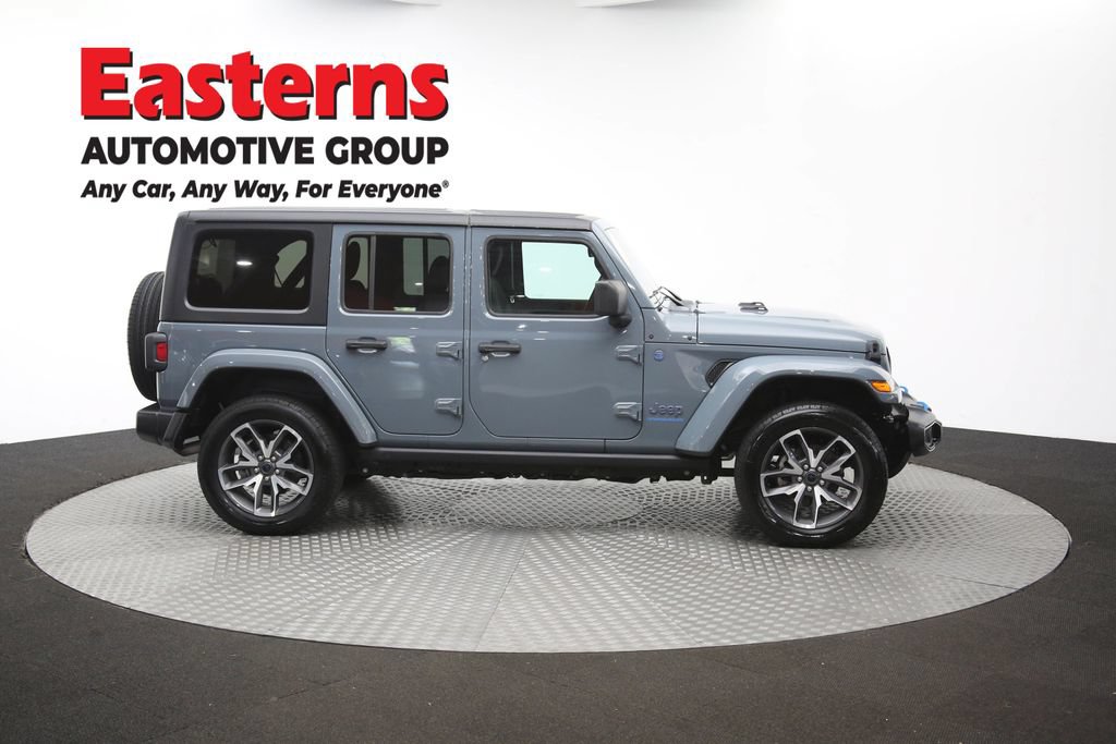Used 2024 Jeep Wrangler Unlimited w/ Convenience Group AWD/4WD image 46