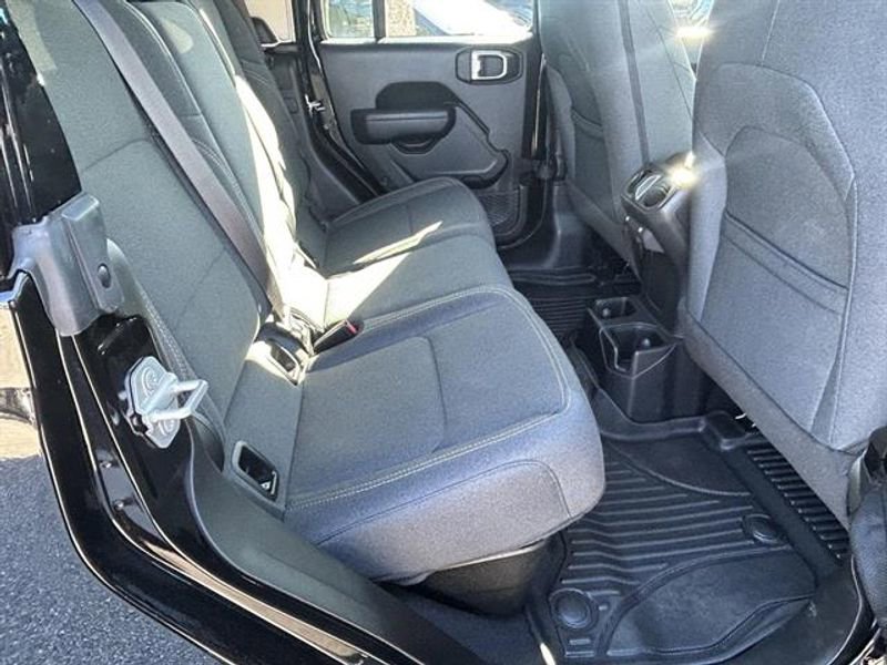 Used 2024 Jeep Gladiator Sport AWD/4WD image 25